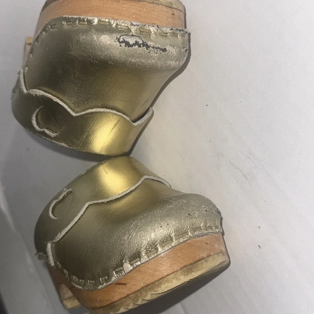 Sven Girls Swedish Made Gold‎ Metallic Leather Heart Wooden Bottom Clogs Size 23